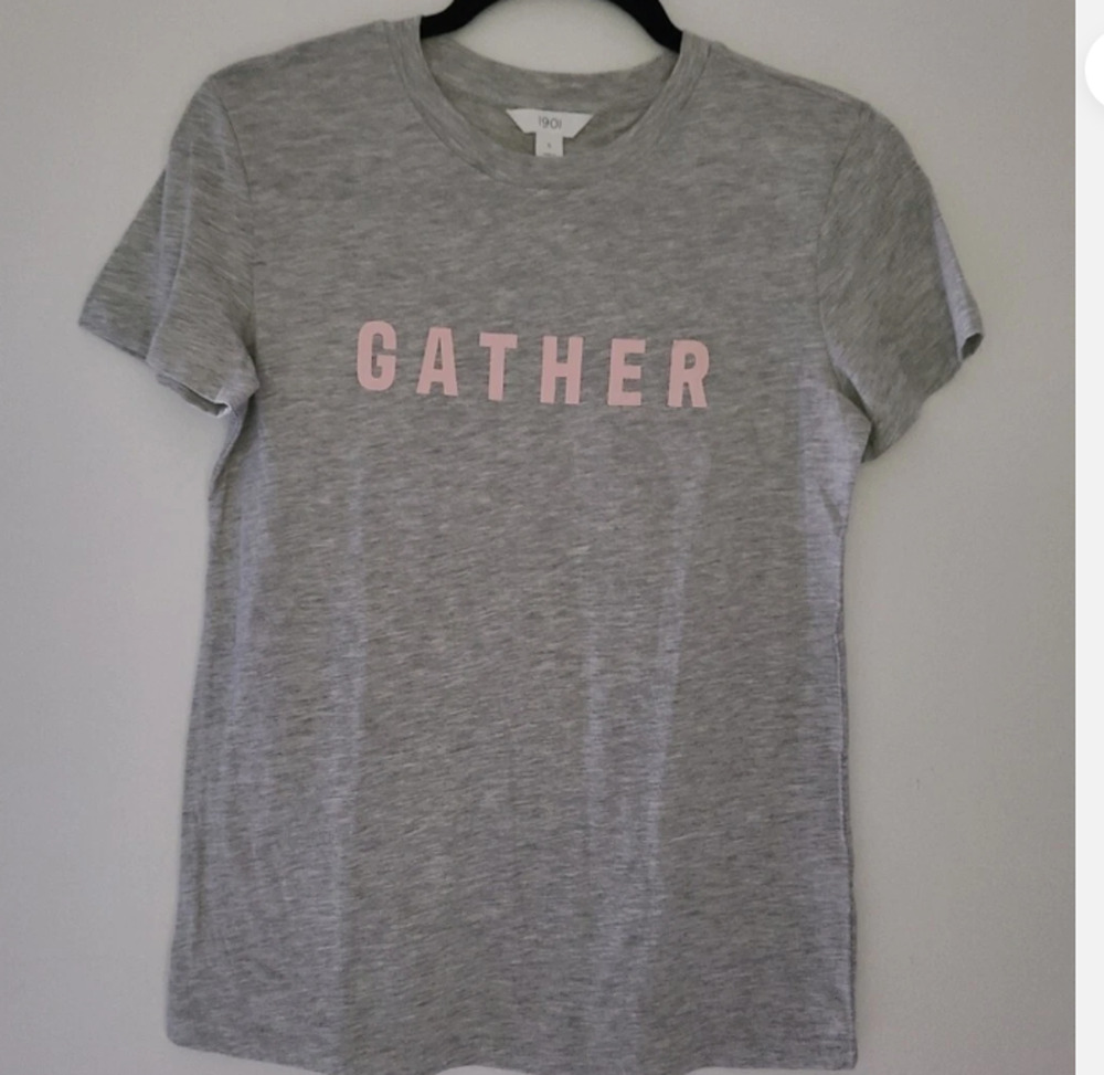 1901 Short Sleeves Crewneck Gray pINK Tee Size XS CASUAL GRAPHIC "GATHER"